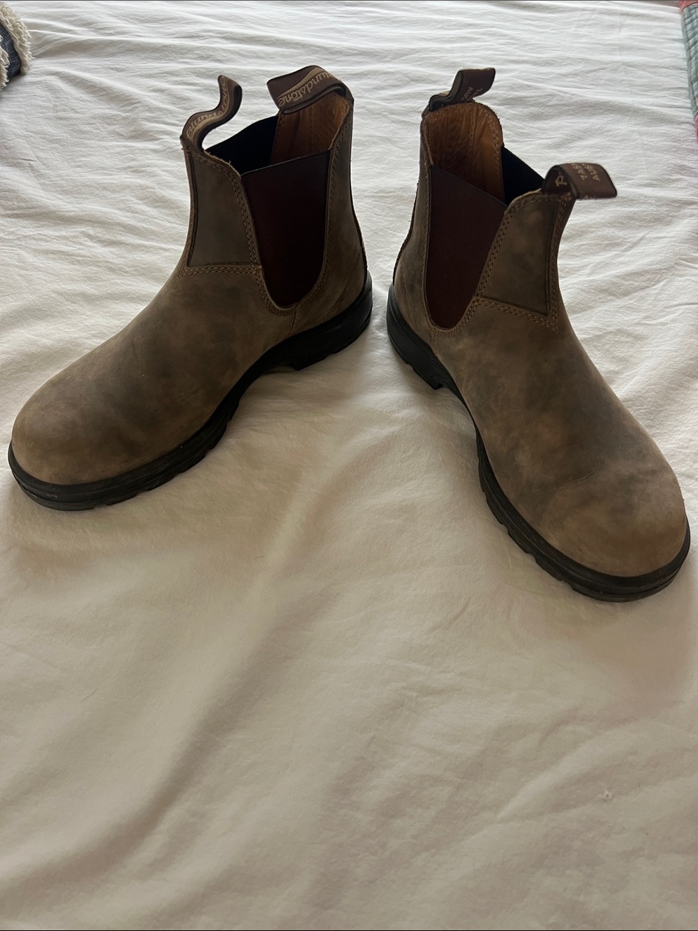 Blundstone Chukka Pull-On Boots in Taupe Brown